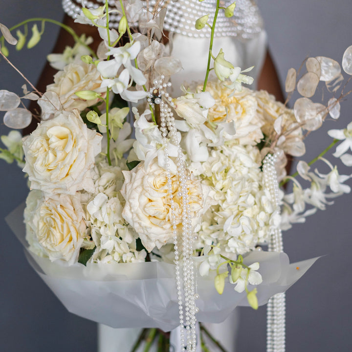 Bouquet "Pearlescent Refinement" with white flowers