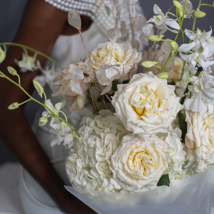 Bouquet "Pearlescent Refinement" with white flowers