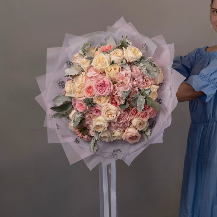 Bouquet "Sunset clouds" with roses and hydrangea