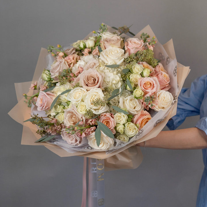 Classic bouquet "Creme de la cream" with hydrangea and roses