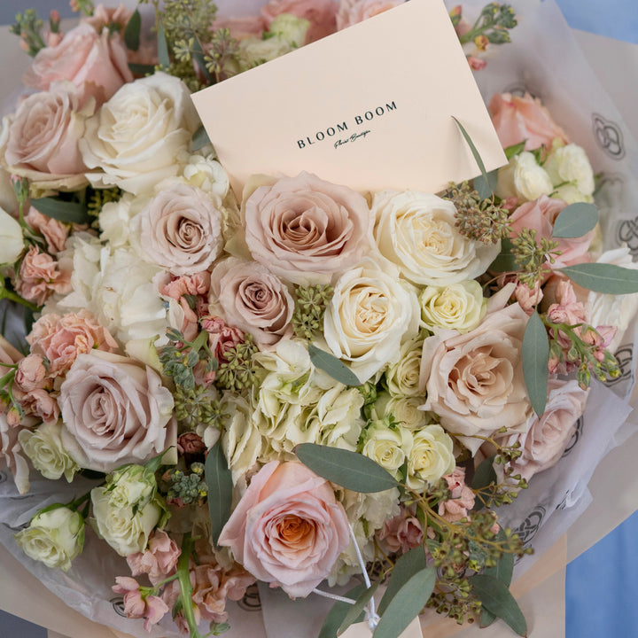 Classic bouquet "Creme de la cream" with hydrangea and roses