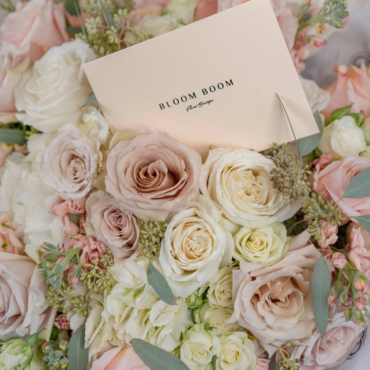 Classic bouquet "Creme de la cream" with hydrangea and roses