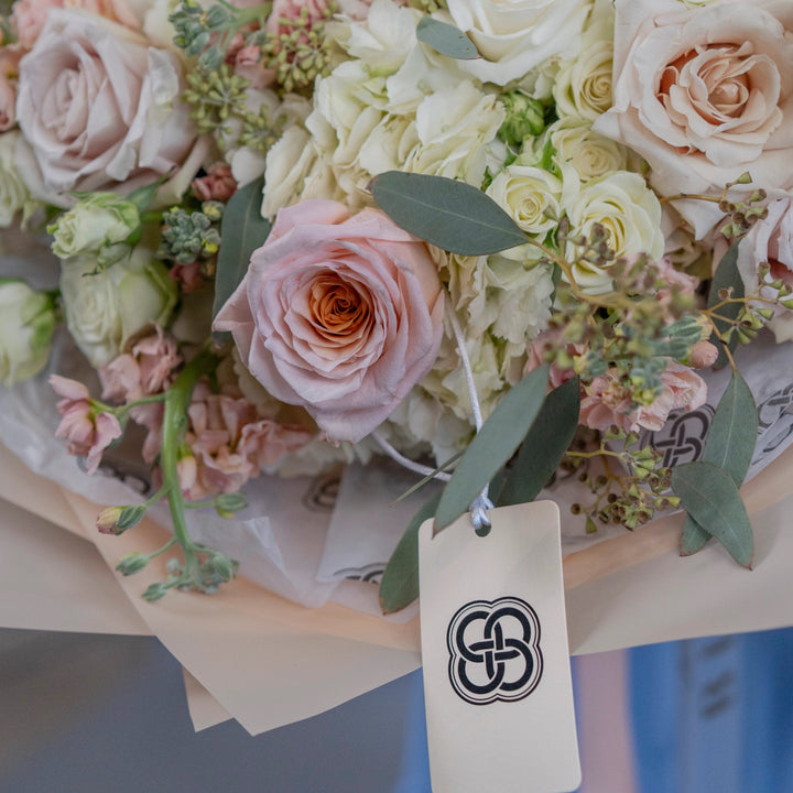 Classic bouquet "Creme de la cream" with hydrangea and roses