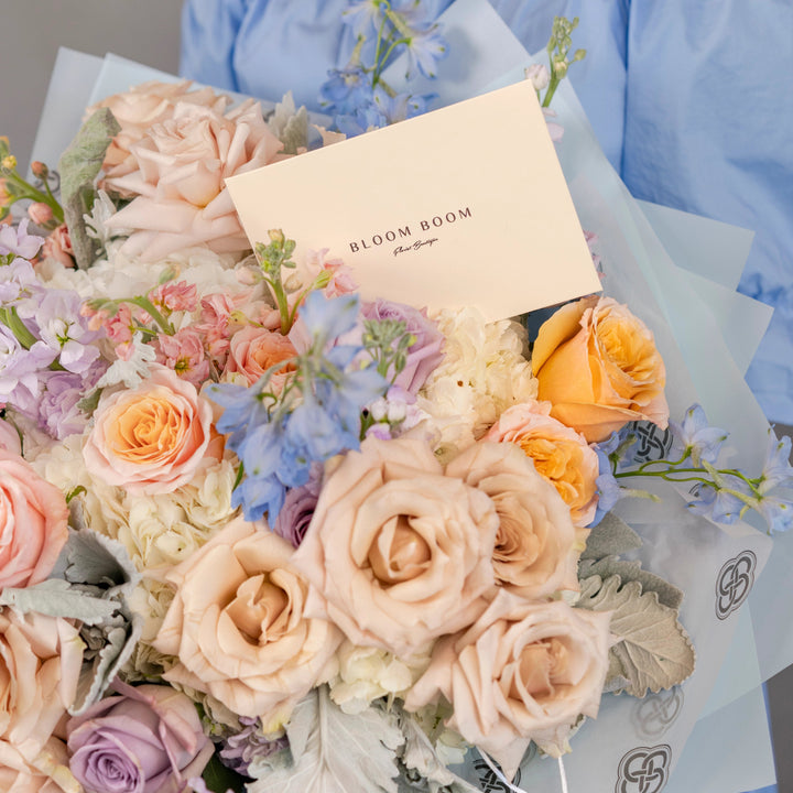 Classic bouquet "Peachy ice" with roses and hydrangea