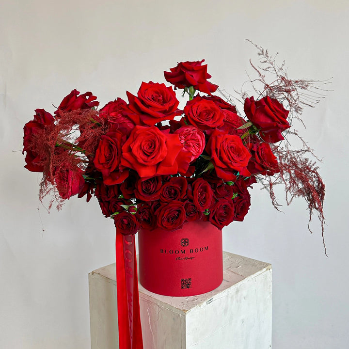 Flower box "Red velvet" with red roses