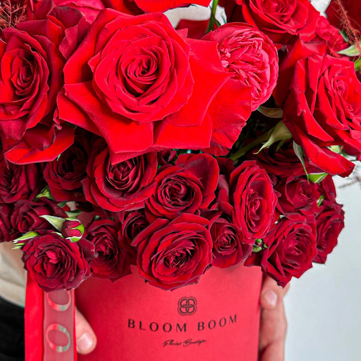 Flower box "Red velvet" with red roses