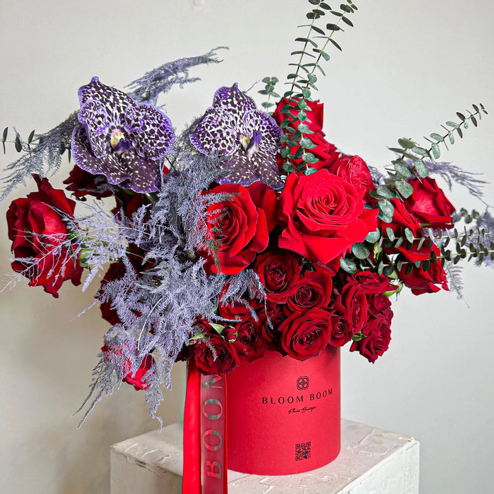 Flower box "Red Velvet" with roses and orchid