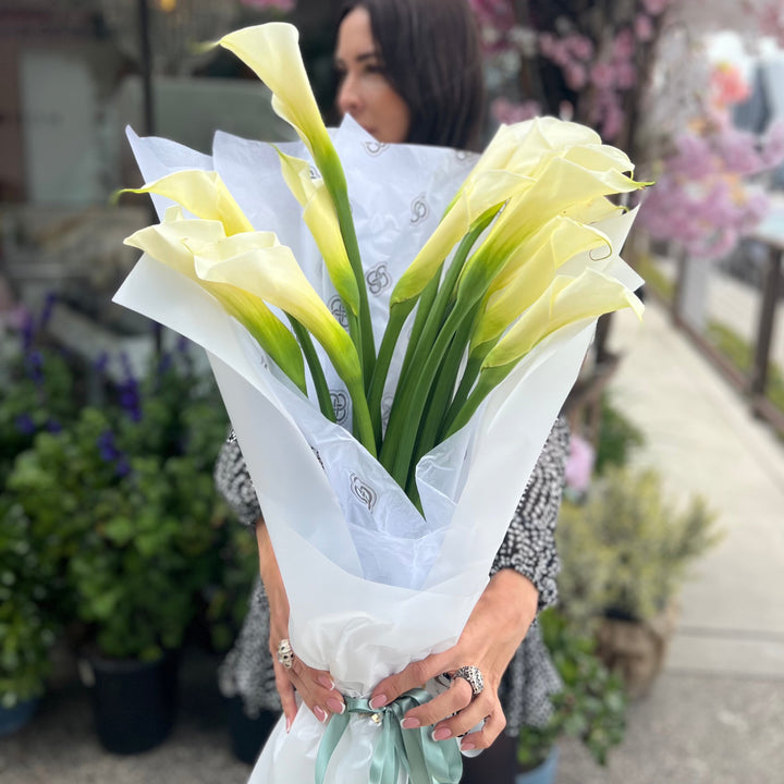 Bouquet of white calla flowers