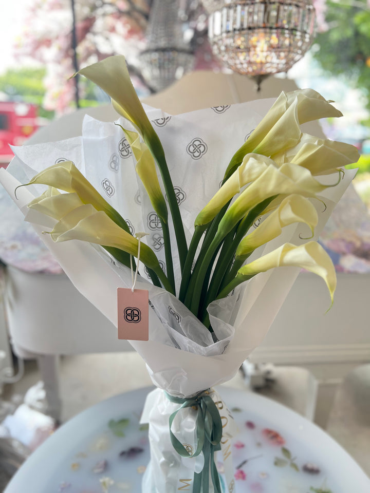 Bouquet of white calla flowers