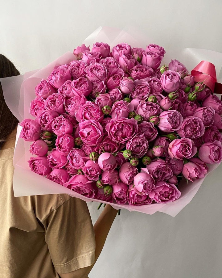 Bouquet of pink bush roses