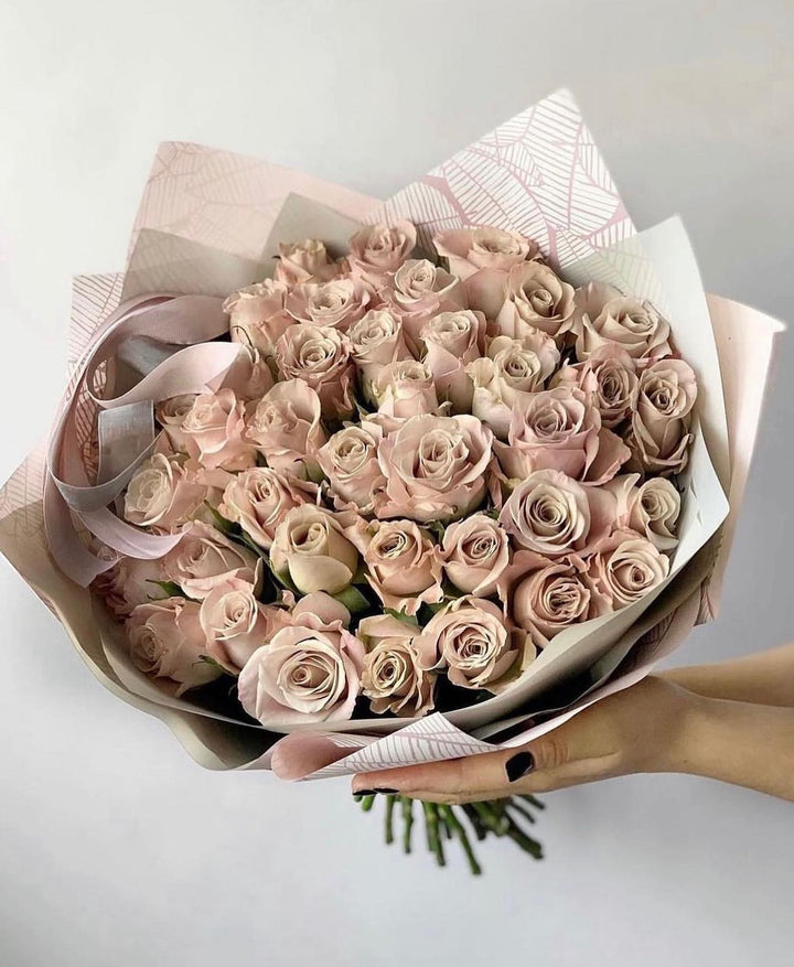 Bouquet of 39 creamy roses