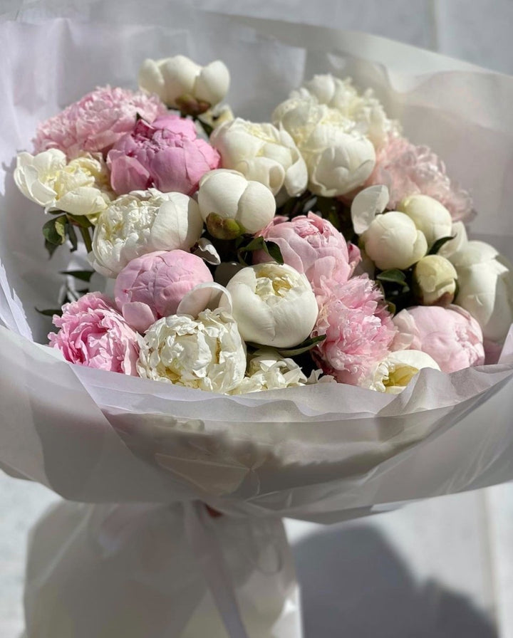 Bouquet of 25 peonies