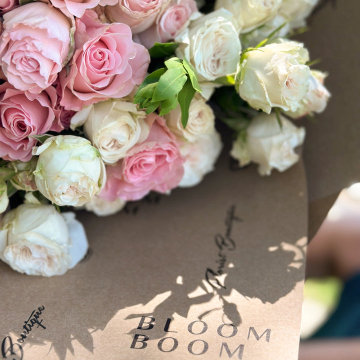 Bouquet mix of white and pink roses