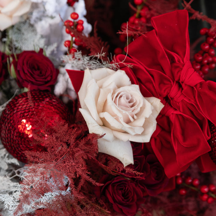 Bouquet "Red Snow" with roses