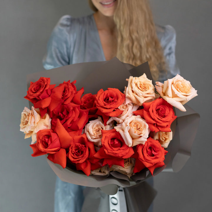 Bouquet "Rosy Whirl" with red and creamy roses