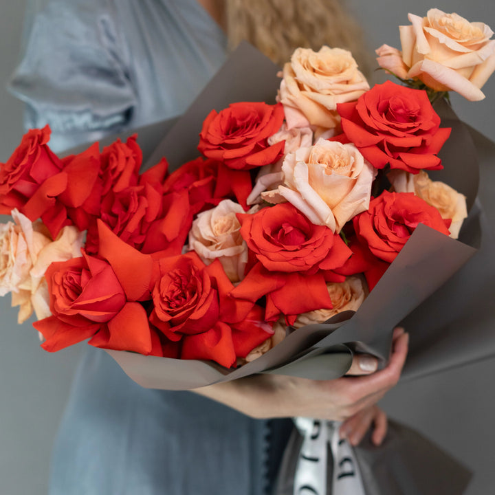 Bouquet "Rosy Whirl" with red and creamy roses