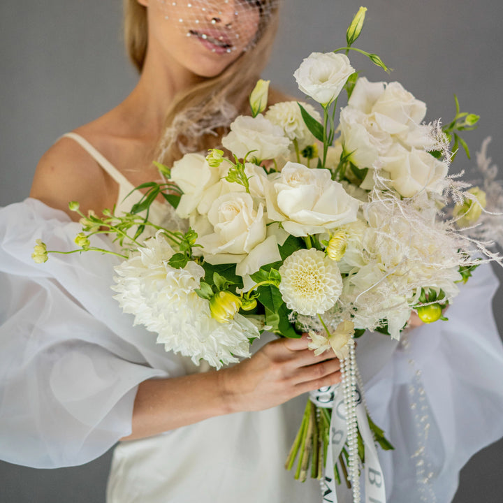 Bouquet "Starlight Stems" with white roses and dahlia