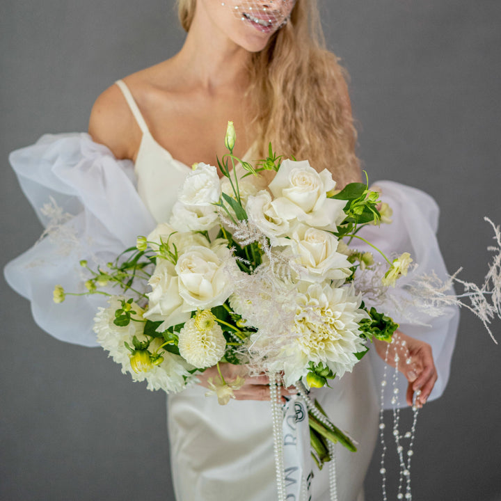 Bouquet "Starlight Stems" with white roses and dahlia