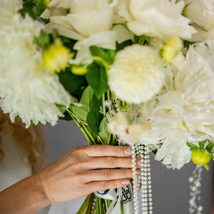 Bouquet "Starlight Stems" with white roses and dahlia