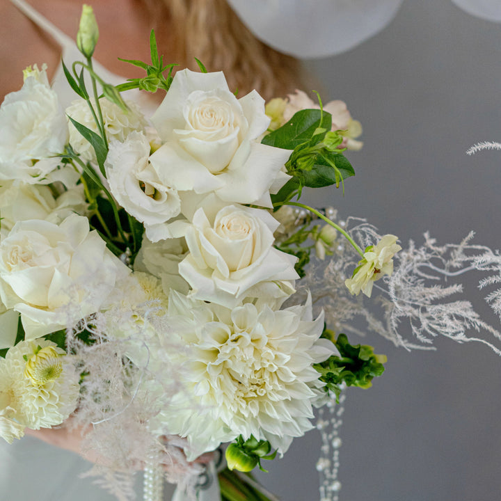 Bouquet "Starlight Stems" with white roses and dahlia