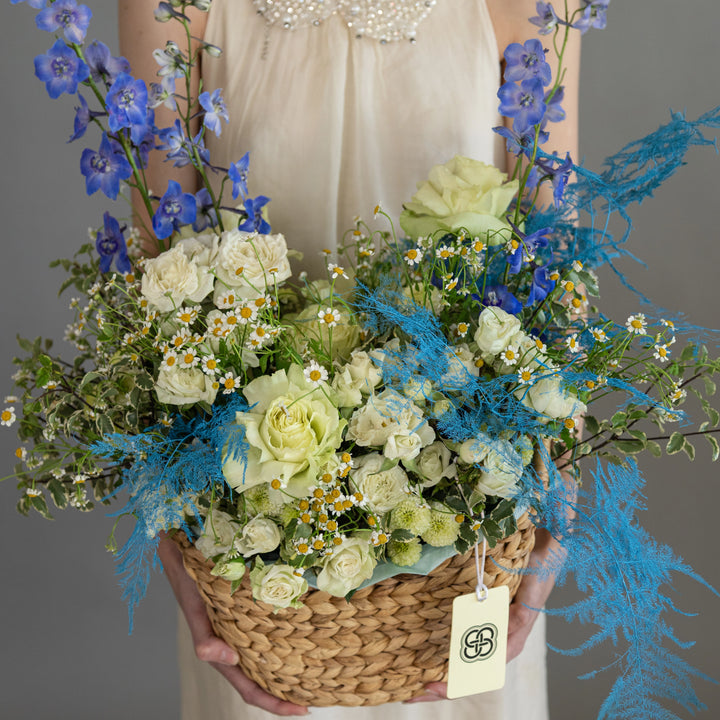 Flower basket "Blue Summer Vibe" with rose delphinium and chamomile