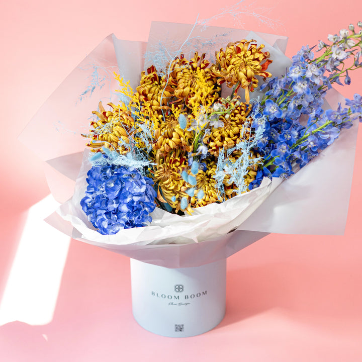 Flower box Secret Garden Gems with chrysanthemum and delphinium