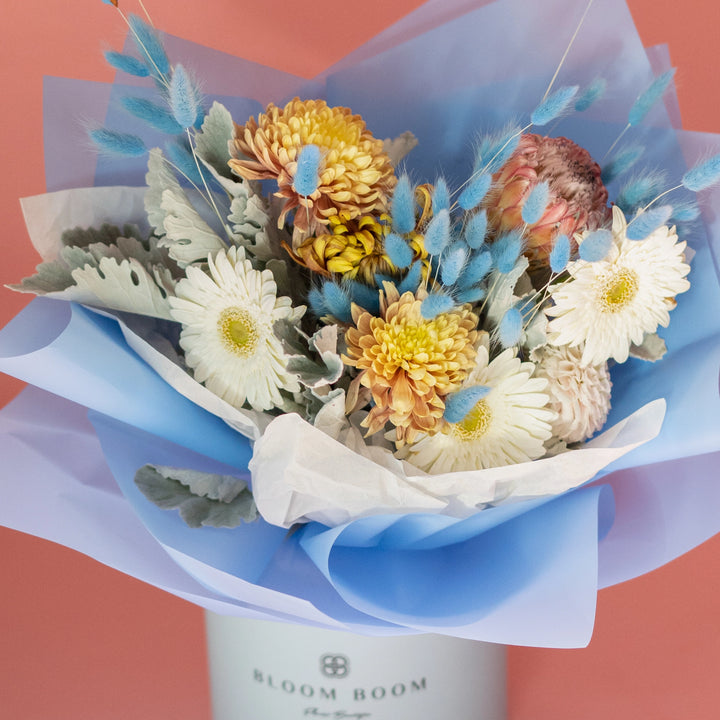 Box Magical Petals with gerbera and chrysanthemum