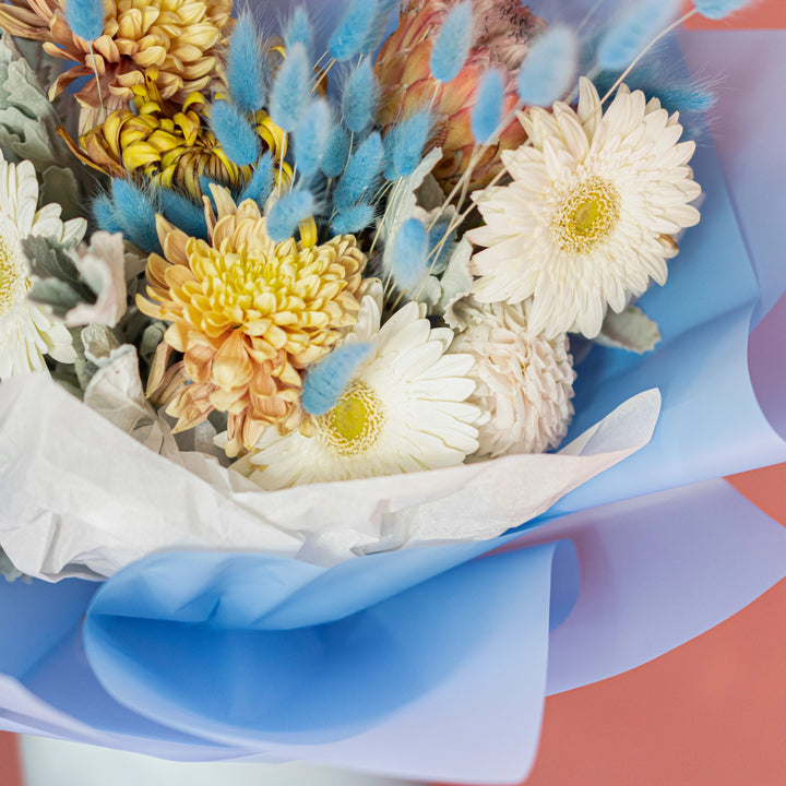 Box Magical Petals with gerbera and chrysanthemum