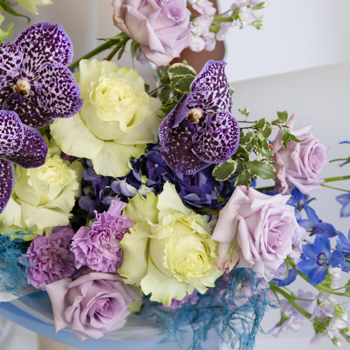 Bouquet Ocean Breeze Small with roses and hydrangea