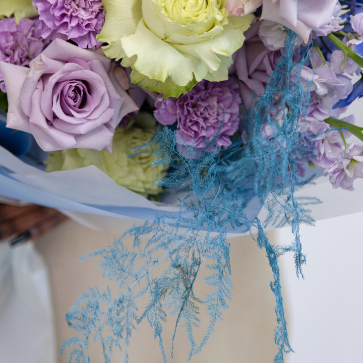 Bouquet Ocean Breeze Small with roses and hydrangea