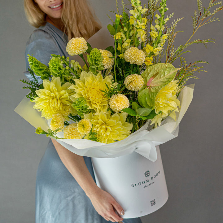 Flower box "Floral Fairytales" with yellow flowers