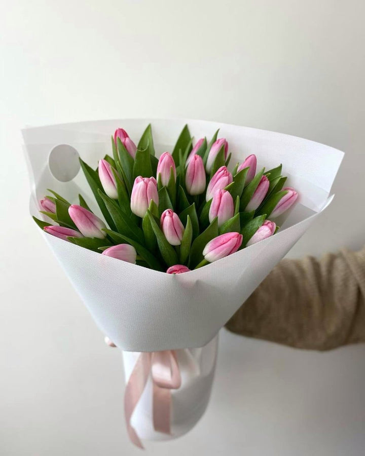 Bouquet of 21 pink tulips