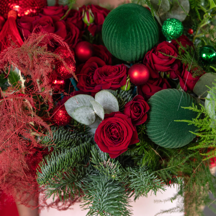 Flower box "Traditional floral Christmas" with roses