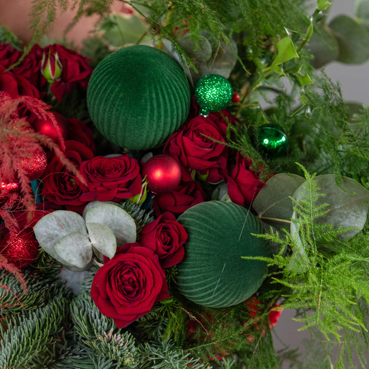 Flower box "Traditional floral Christmas" with roses