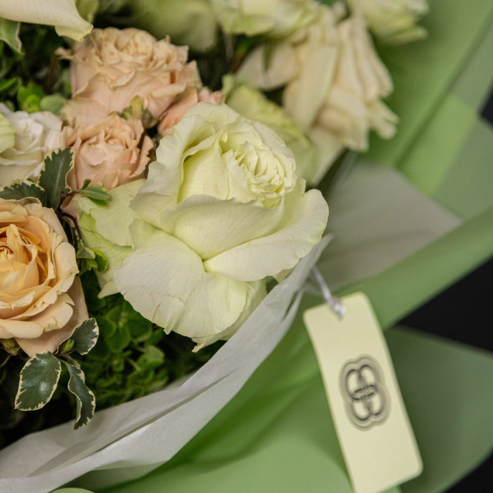 Small Bouquet "Sweet Lemonade" with hydrangea rose and orchid