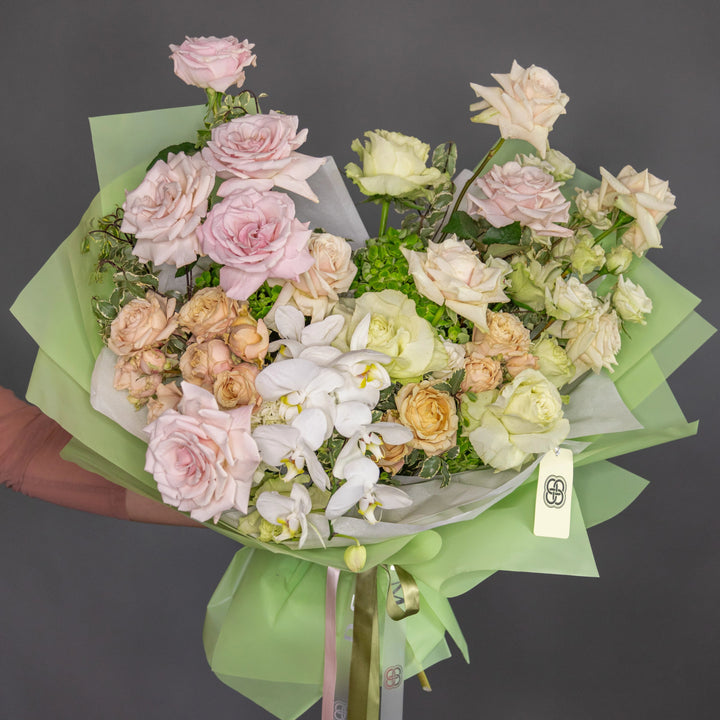 Small Bouquet "Sweet Lemonade" with hydrangea rose and orchid