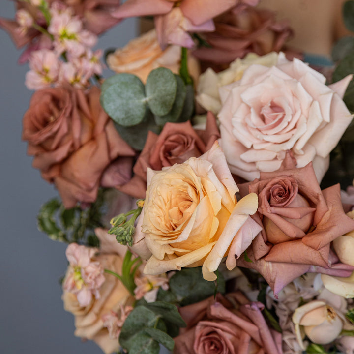 Flower box "Vanilla Sky" with roses, hydrangea, carnation and matthiola