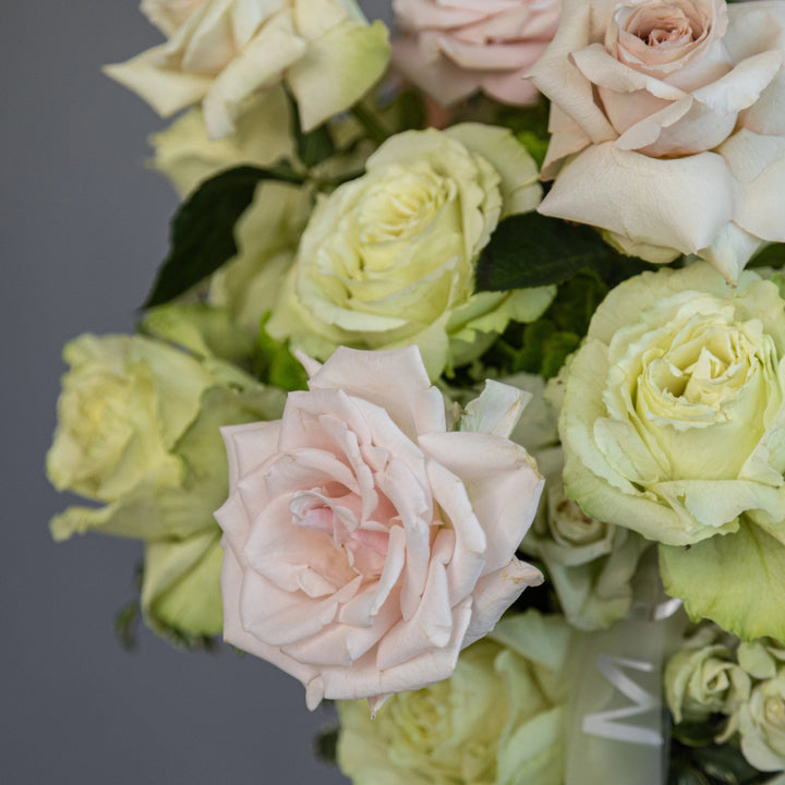 Flower basket "Sweet Lemonade" with hydrangea rose and orchid