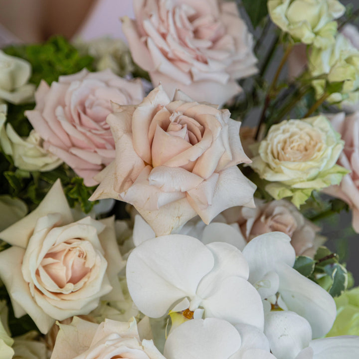 Flower basket "Sweet Lemonade" with hydrangea rose and orchid