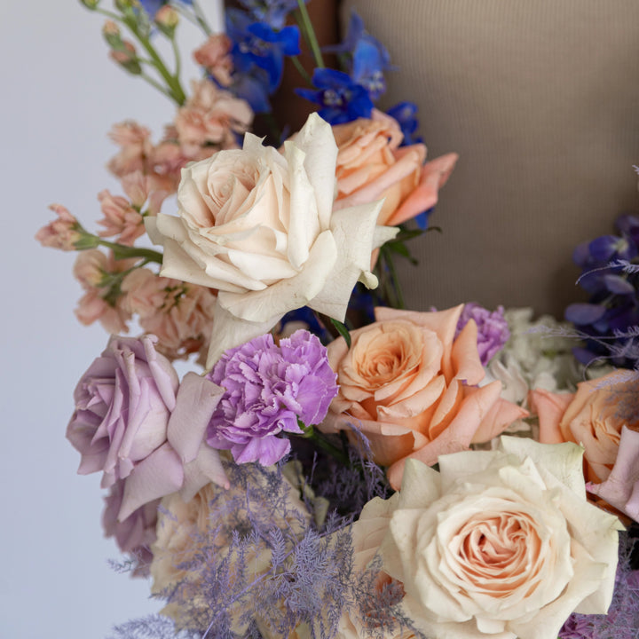 Box Peachy Ice with roses and hydrangea