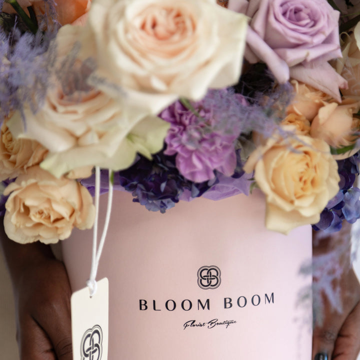 Box Peachy Ice with roses and hydrangea