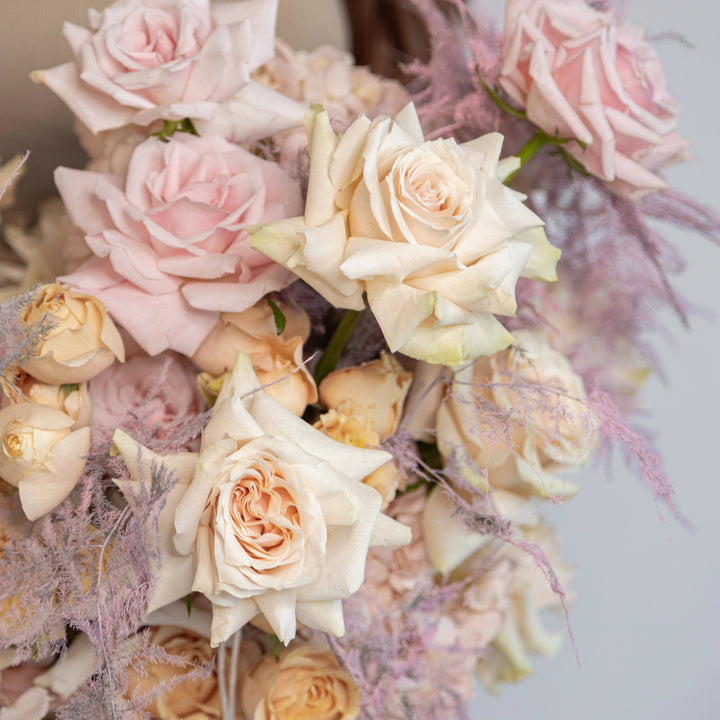 Basket Sweet Escimo with rose and orchid