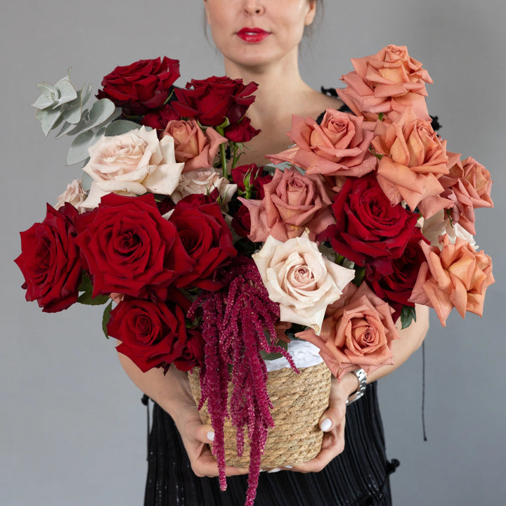 Basket Cupid's Charm with roses and hydrangea