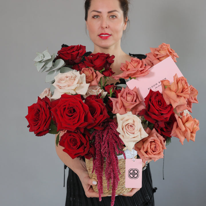 Basket Cupid's Charm with roses and hydrangea