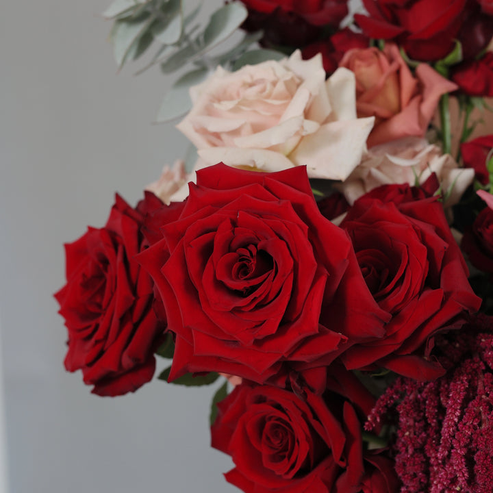 Basket Cupid's Charm with roses and hydrangea