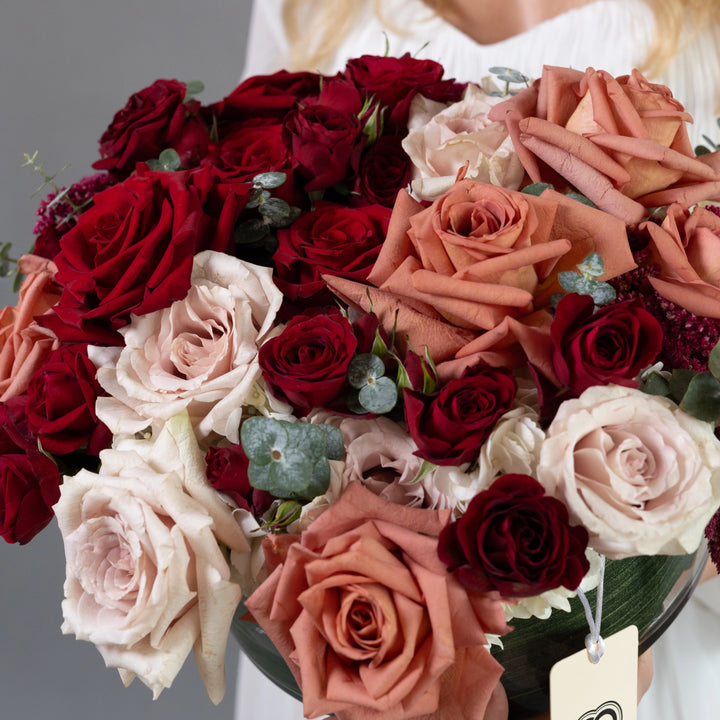 Vase "Cupid's Charm" with rose and hydrangea