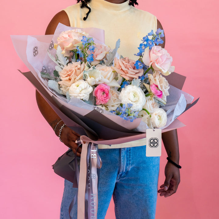 Small bouquet "Foggy" with roses and tulips