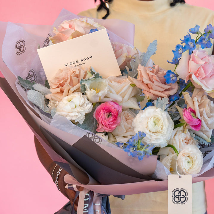 Small bouquet "Foggy" with roses and tulips