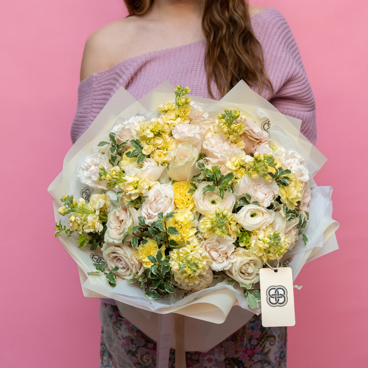 Classic bouquet "Sunny day" with roses and ranunculus