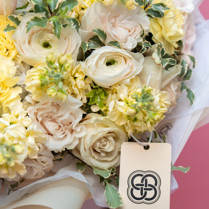 Classic bouquet "Sunny day" with roses and ranunculus